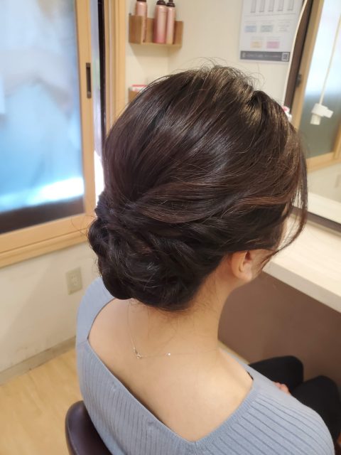 ヘアセット　下めのアップスタイル