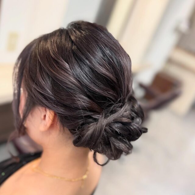 ヘアアレンジ　シニヨン　アップ