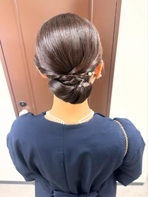 下めかっちりシニヨン　ヘアアレンジ